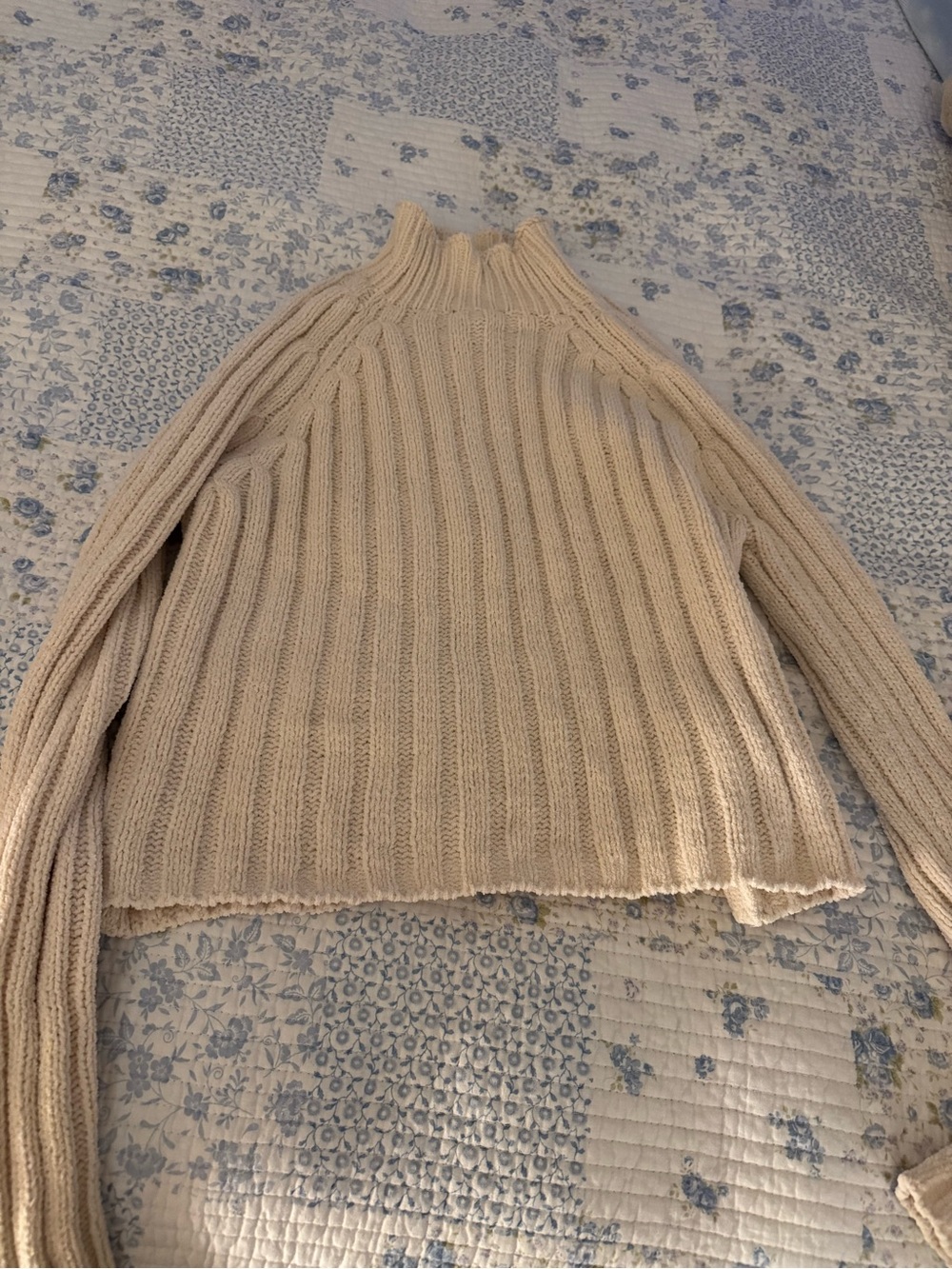 American Eagle Cream Ribbed Mock Neck Women’s Sweater